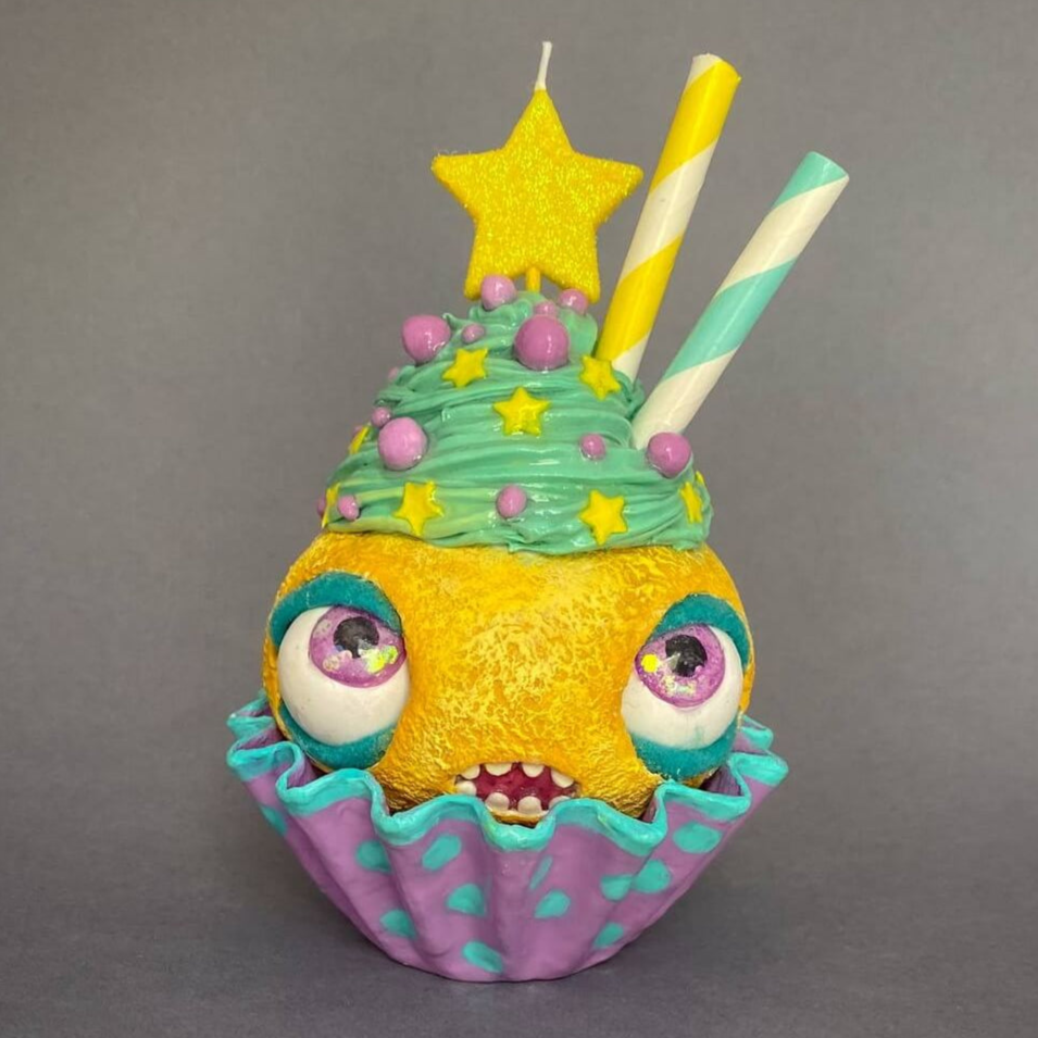 Sweet Cake – Papier-Mâché Cupcake with Moving Eyes &amp; Star Candle 🎂✨