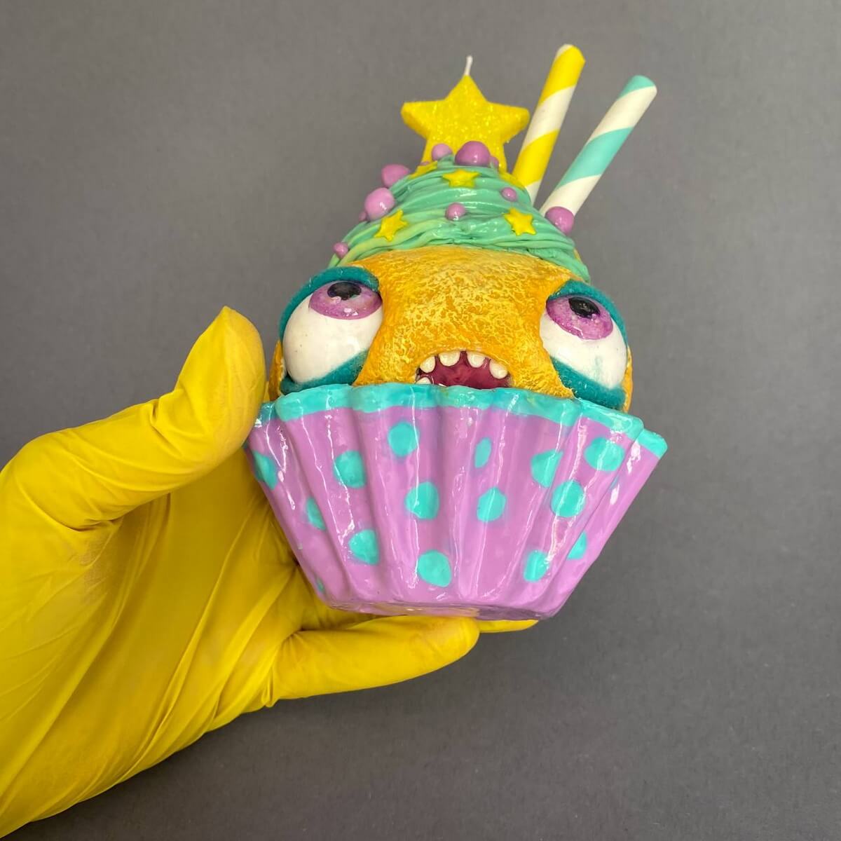 Sweet Cake – Papier-Mâché Cupcake with Moving Eyes &amp; Star Candle 🎂✨