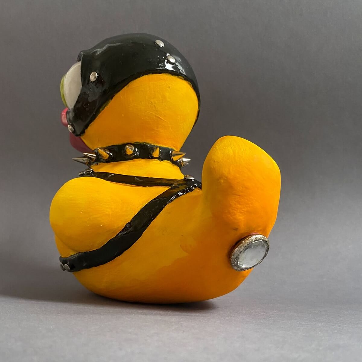 BDSM Duck – Collectible Papier-Mâché Figure 🦆🖤