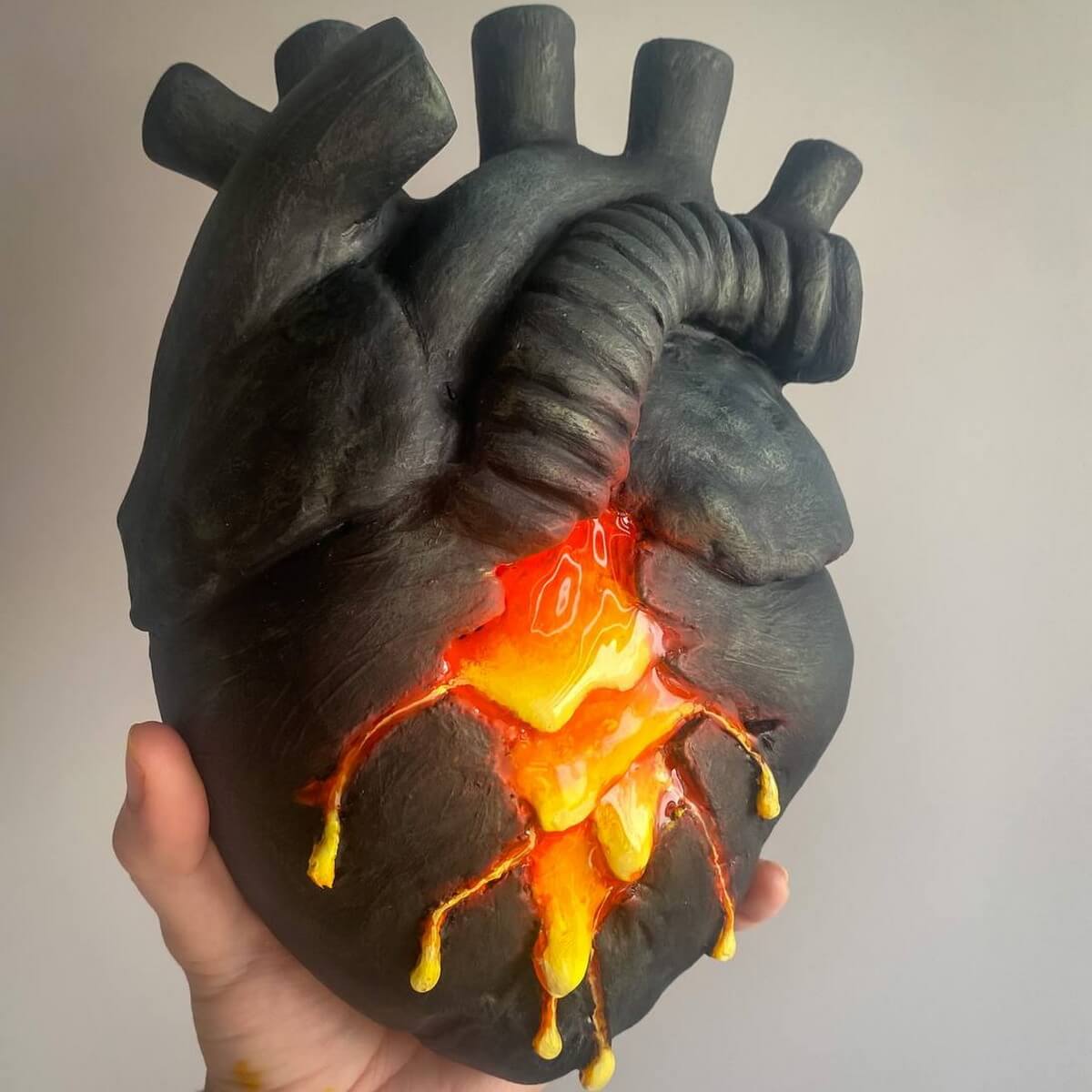 Heart Lava Wall Vase – Papier-Mâché ❤️🔥