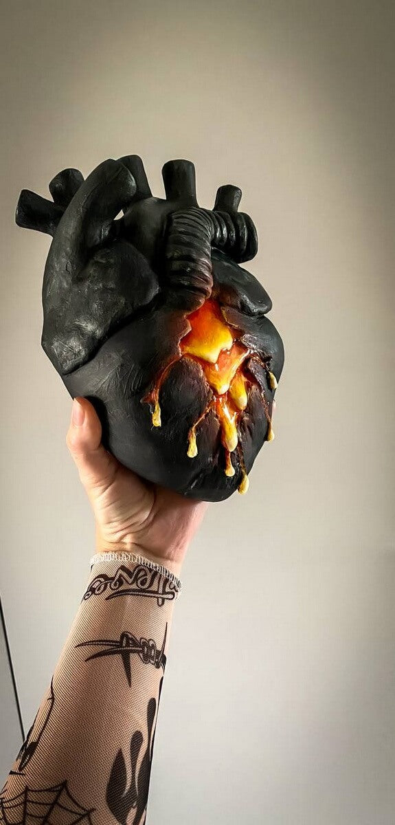 Heart Lava Wall Vase – Papier-Mâché ❤️🔥