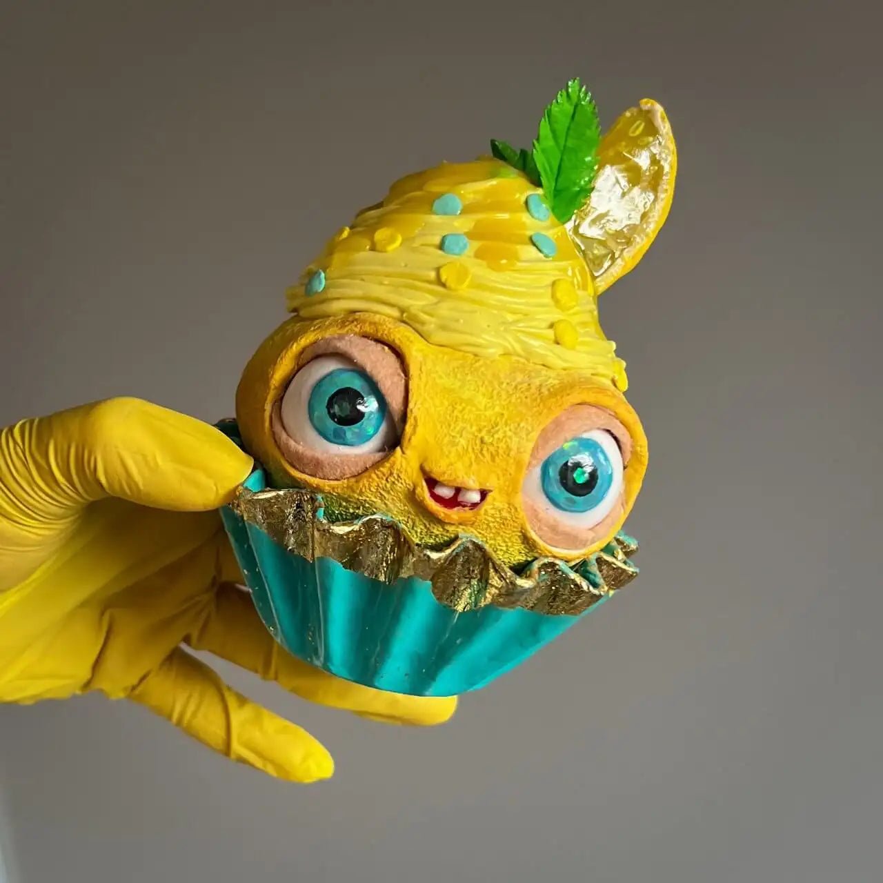 Lemon cupcake sculpture in hand – fun yellow decor with moving eyes