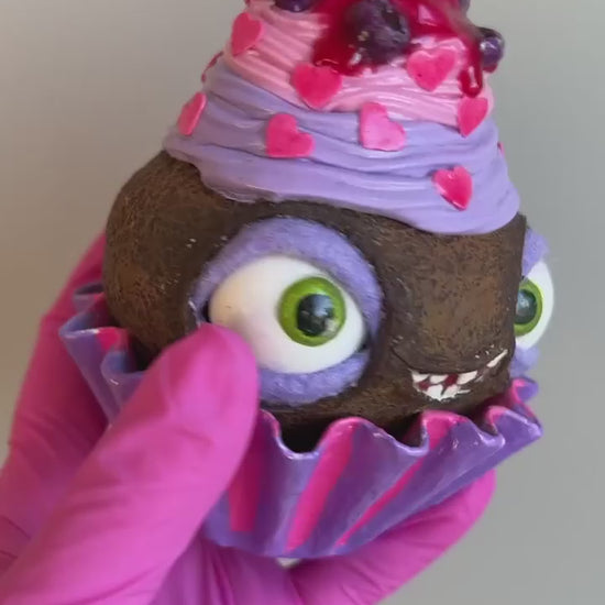 Video of cupcake sculpture with expressive eyes and detailed finish