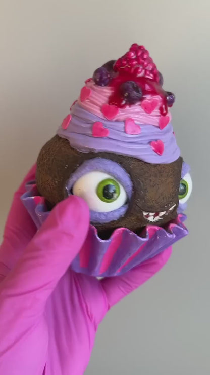 Video of cupcake sculpture with expressive eyes and detailed finish